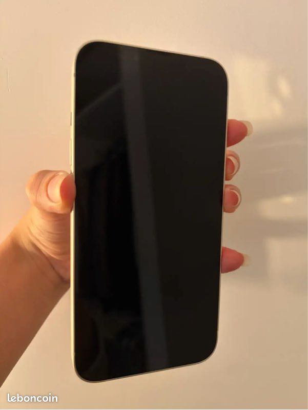 IPhone 13 très bon état (image 2)