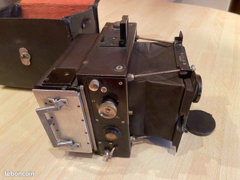 Appareil photo ancien en bois (image 4)