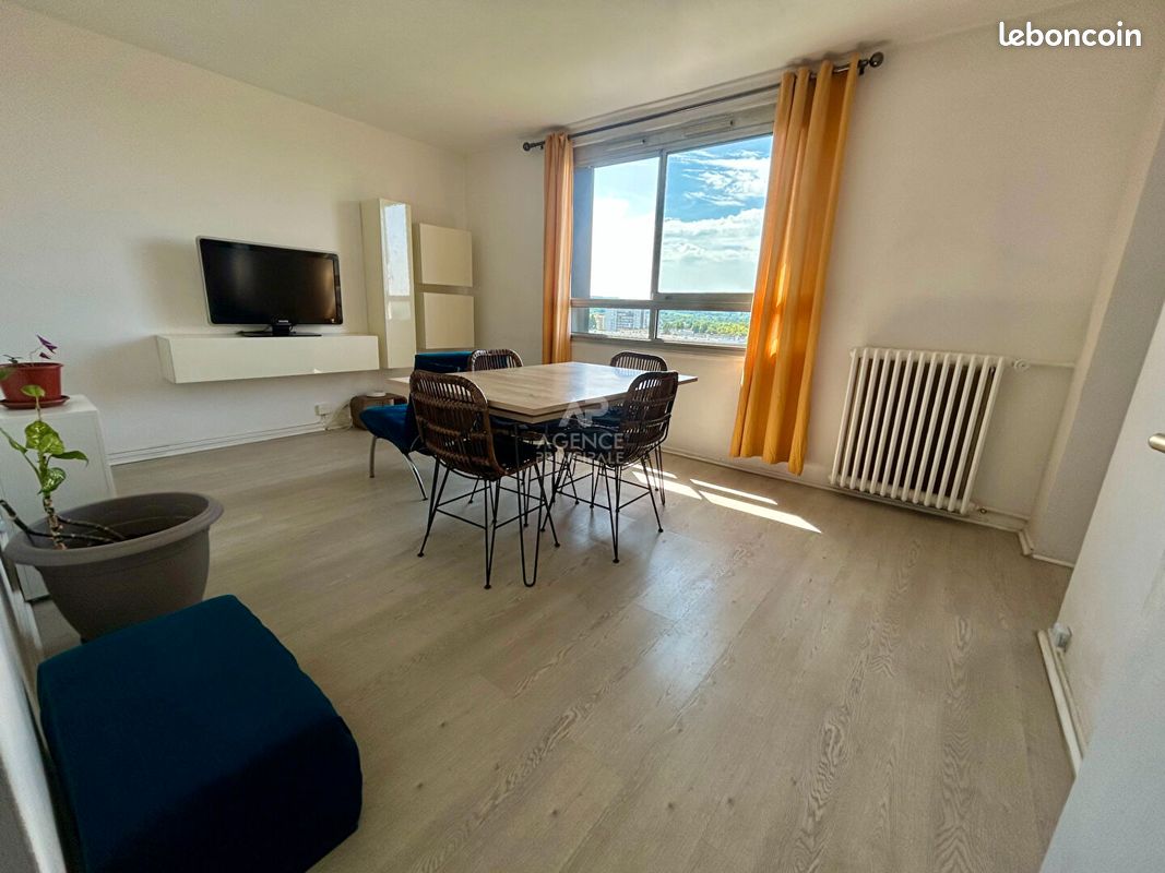 Appartement 2 pièces 42 m² · à Poissy · 42 m² · 900 €/mois