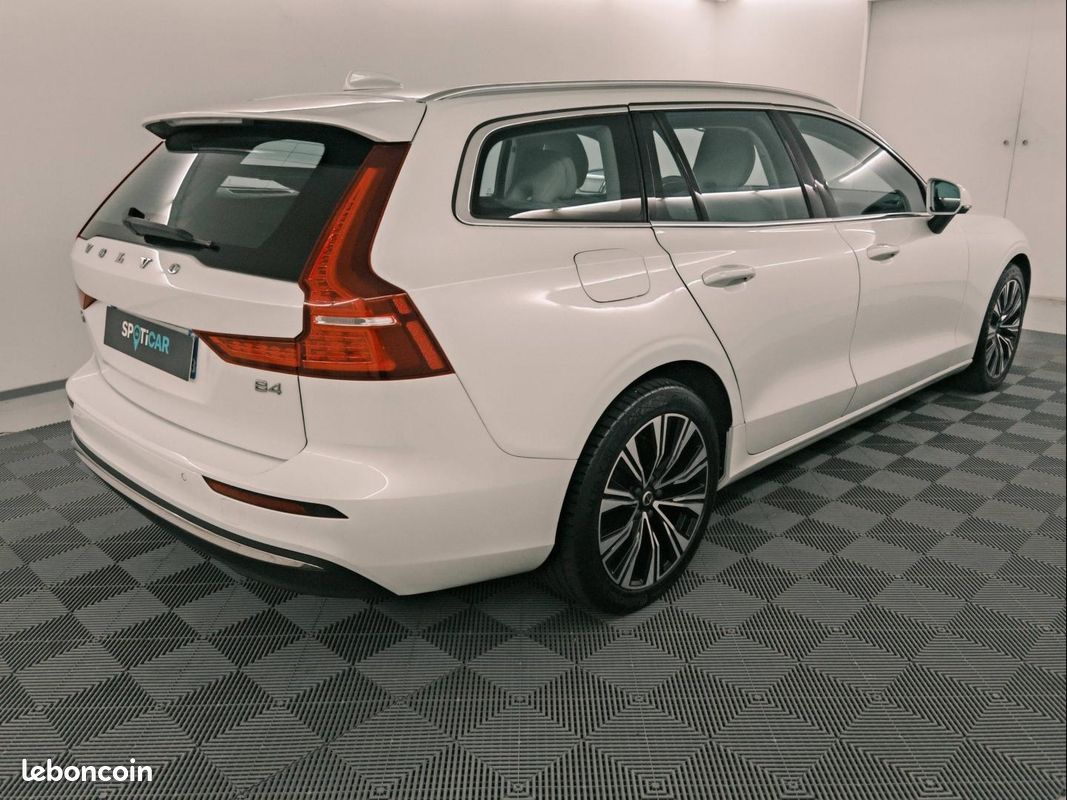 Volvo V60 B4 197ch Ultimate Style Dark Geartronic 8 (image 4)