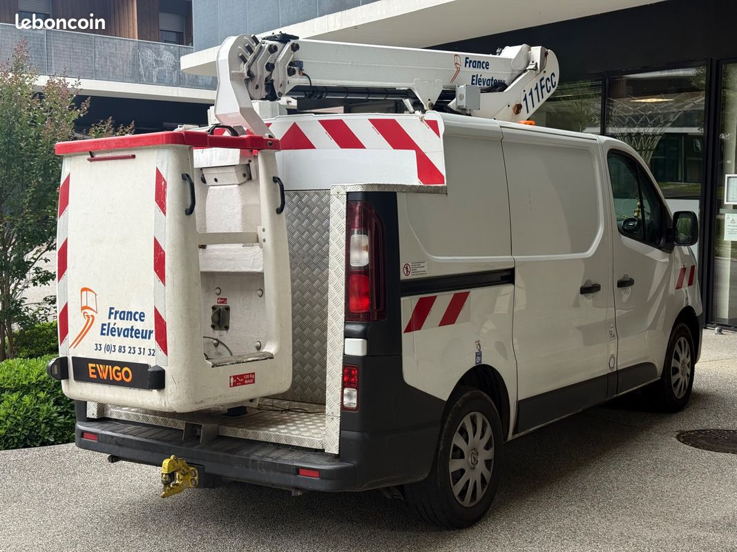 RENAULT TRAFIC VU L2H2 1200 2.0 DCI 145CH ENERGY CONFORT / NACELLE / ENTRETIENS RENAULt (image 5)