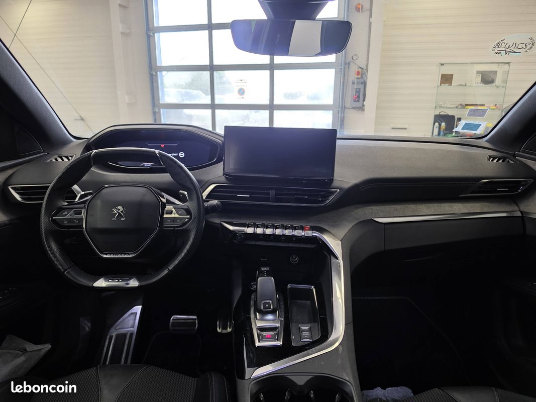 PEUGEOT 5008 PureTech 130ch S&S EAT8 GT (image 14)