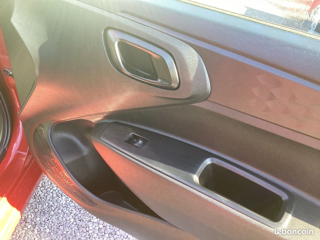 Hyundai i10 Initia ESSENCE (image 19)