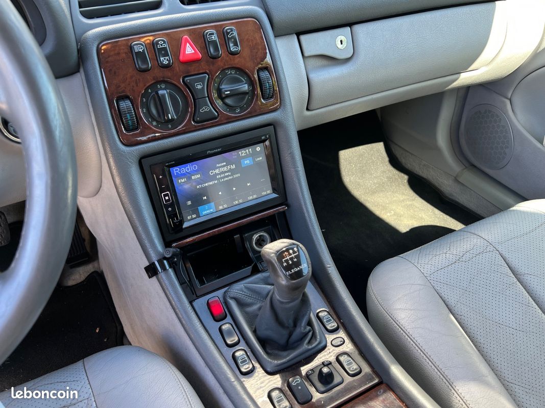 Mercedes CLK CABRIOLET 200 2.0 136 ch / Finition Elegance (image 28)