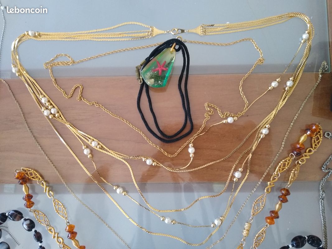 Lot De Bijoux Fantaisie Cassés - Colliers, Boucles D'oreilles, Broches - Occasion