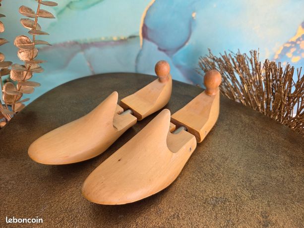 Paire D'embauchoirs Anciens En Forme De Chaussure En Bois - HDN
