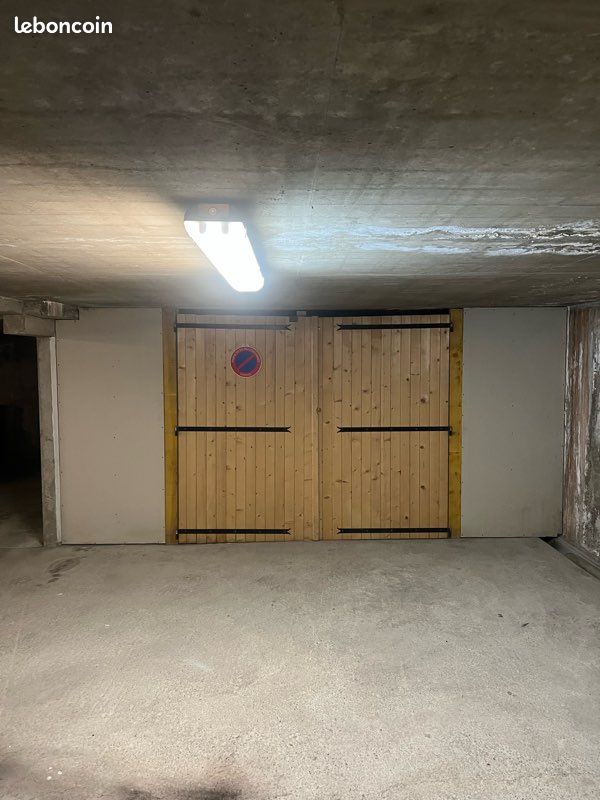 Garage · à Font-Romeu-Odeillo-Via · 25 000 €