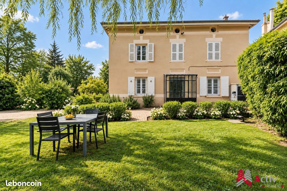 Maison 10 pièces 372 m² · à Charbonnières-les-Bains · 372 m² · 1 500 000 €