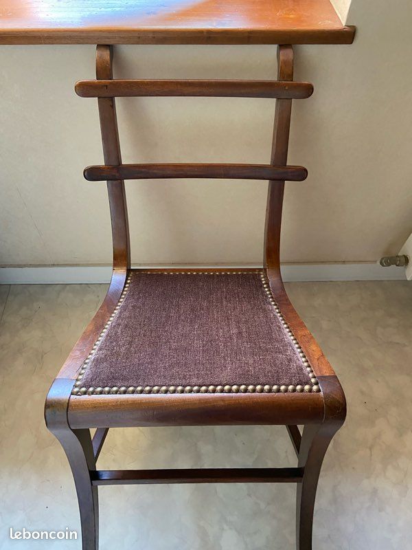 Chaise en noyer (image 1)