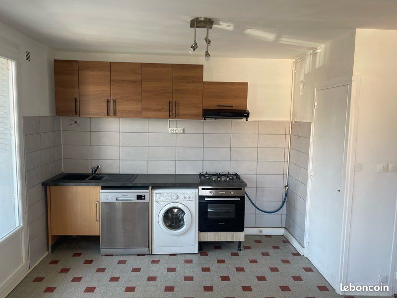 Appartement 3 pièces 77 m² · à Grenoble · 77 m² · 750 €