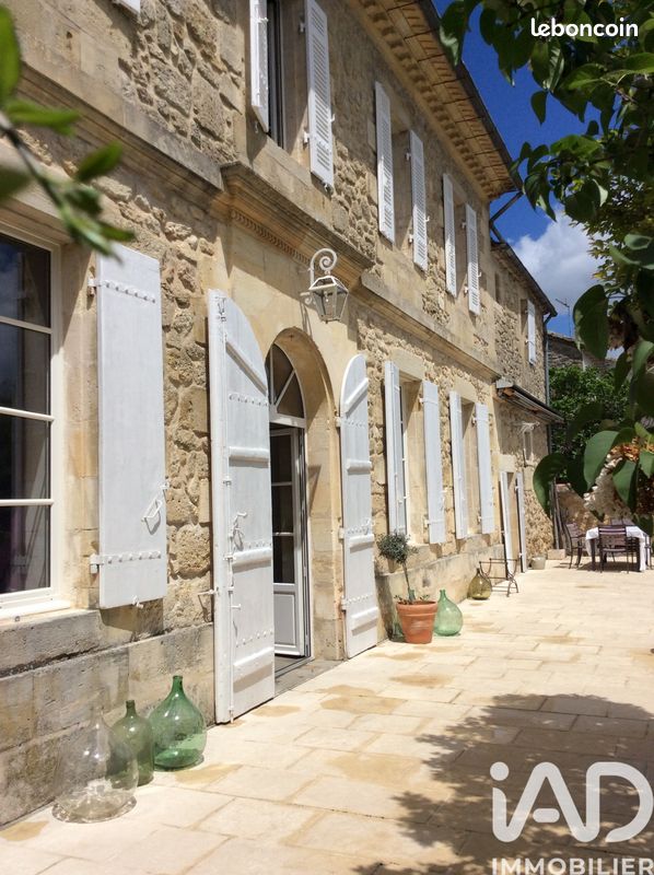 Maison 7 pièces 258 m² · à Villefranche-de-Lonchat · 258 m² · 499 000 €