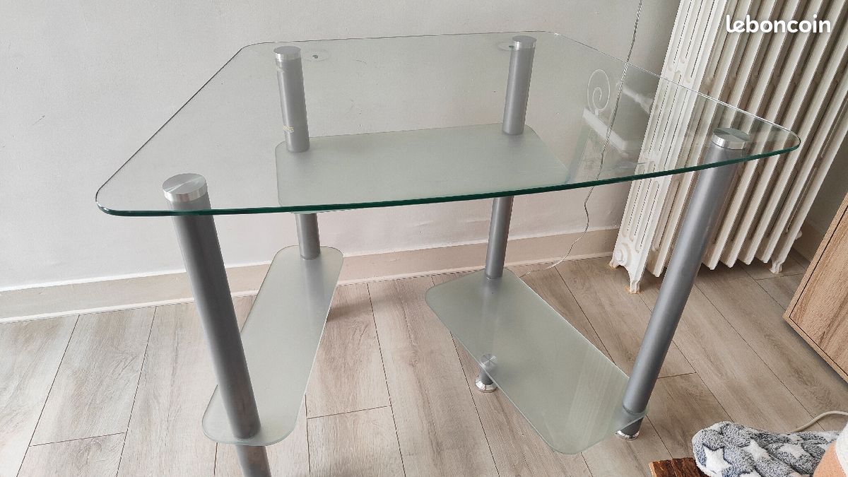Bureau en verre (image 1)