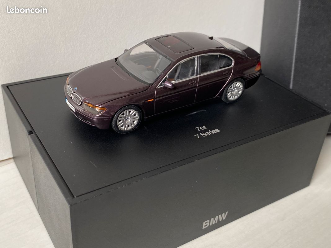 Modèle Réduit BMW Série 7 2001 Par Minichamps - Échelle 1:43, état Comme Neuf Dans Sa Boîte D'origine