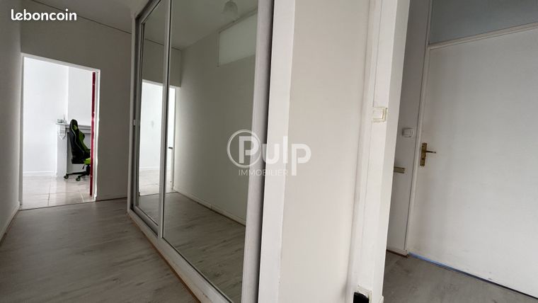 https://img.leboncoin.fr/api/v1/lbcpb1/images/de/7d/3f/de7d3fc34dc03d890b3d19bd308ad38c10e3d245.jpg?rule=ad-image