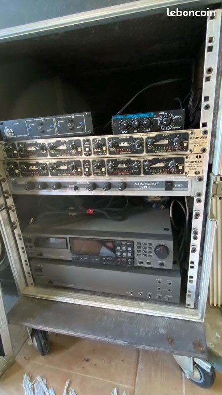 Sony DAT Pcm2700 En Rack 19″ – Pour Pièces Ou À Réparer (Panne)