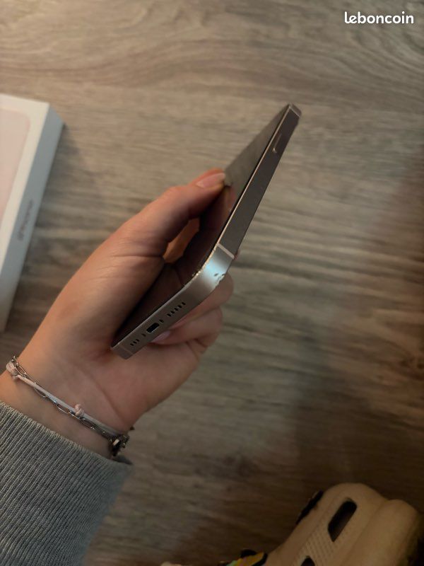 I phone 13 (image 4)