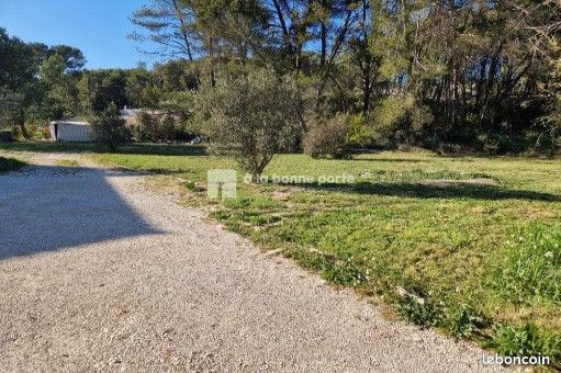 Terrain Ventabren · 200 000 €