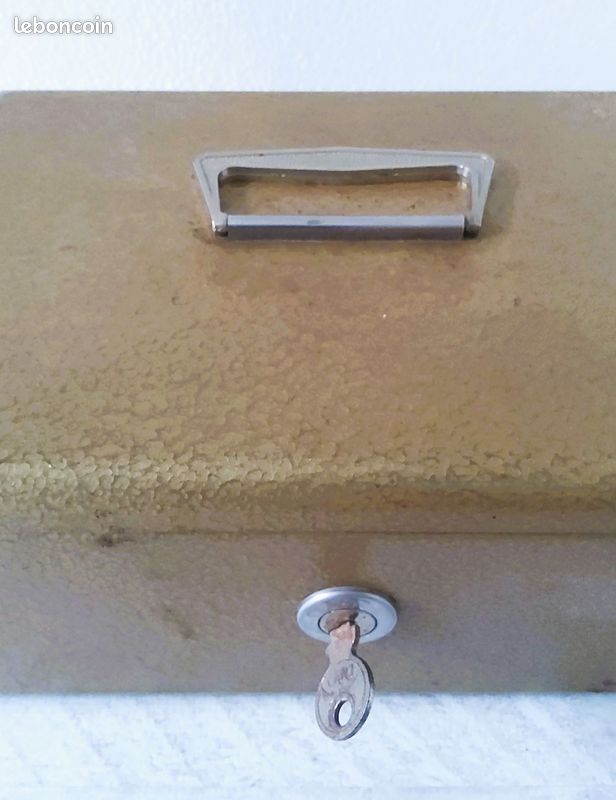 IMPORTANTE ANCIENNE CAISSE COFFRE FORT BANQUE METAL avec sa clé