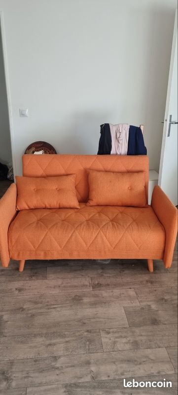 Canapé orange (image 1)