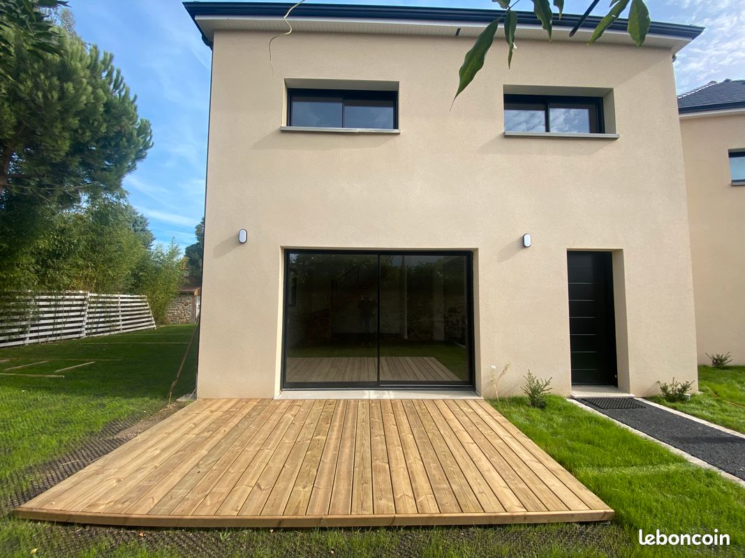 Maison 6 pièces 130 m² · à Plaisir · 130 m² · 2 090 €