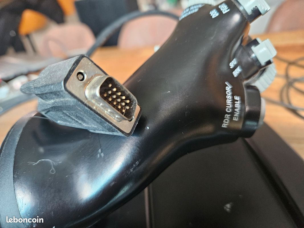 Lot 2 joysticks simulateur de vol : Thrustmaster HOTAS Cougar + Microsoft SideWinder Force Feedback 2 (image 9)