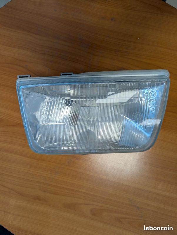 Projecteur AVG Renault Rapid - Express (image 1)