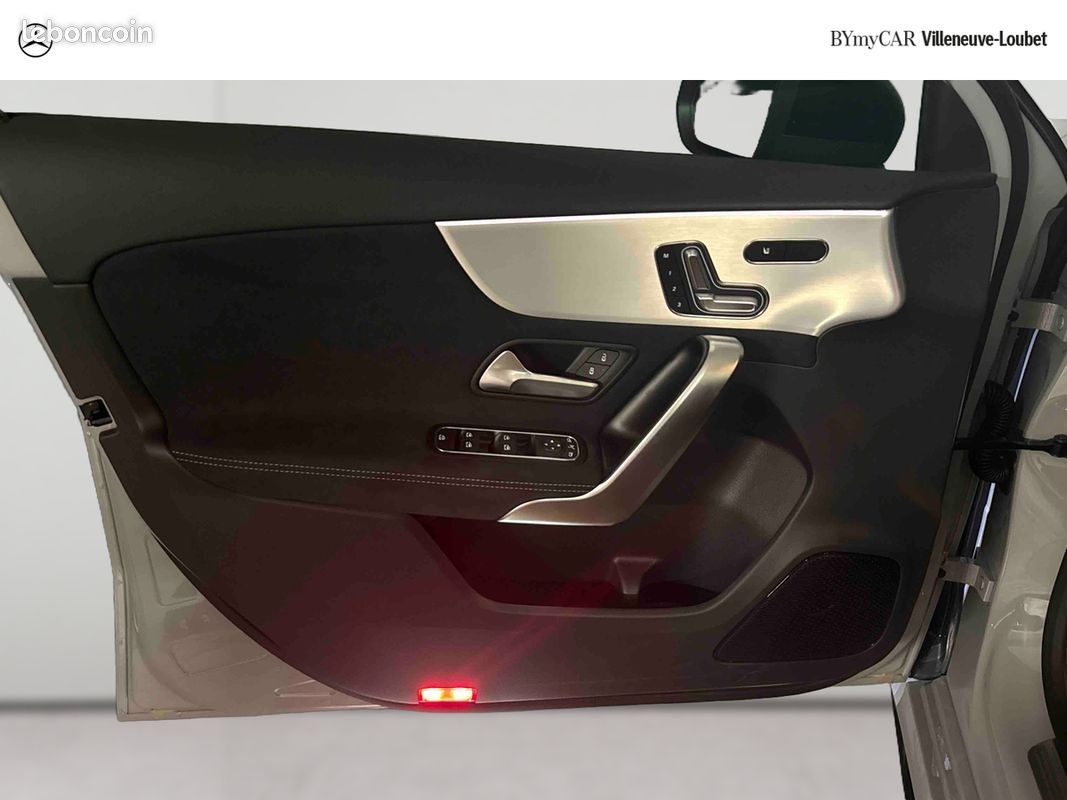 MERCEDES Classe A 200 d AMG Exclusive Design (image 16)
