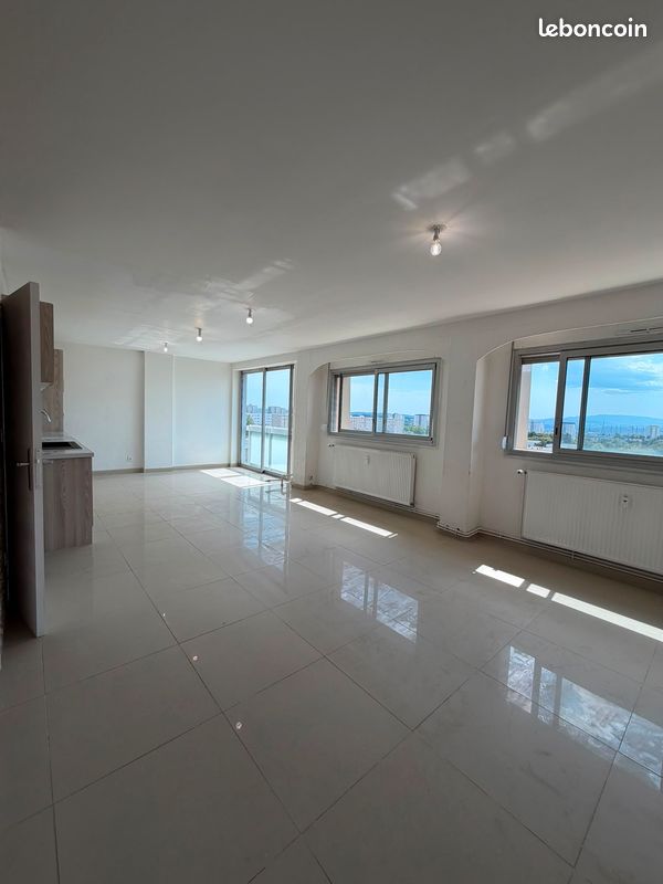 Appartement 3 pièces 78 m² · à Vénissieux · 78 m² · 1 200 €