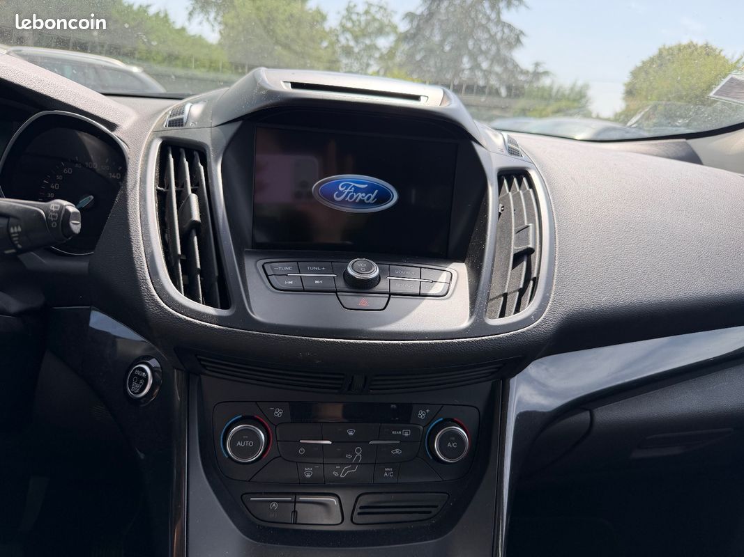 FORD KUGA 1.5 TDCi 120 SS 4x2 BVM6 Titanium (image 12)