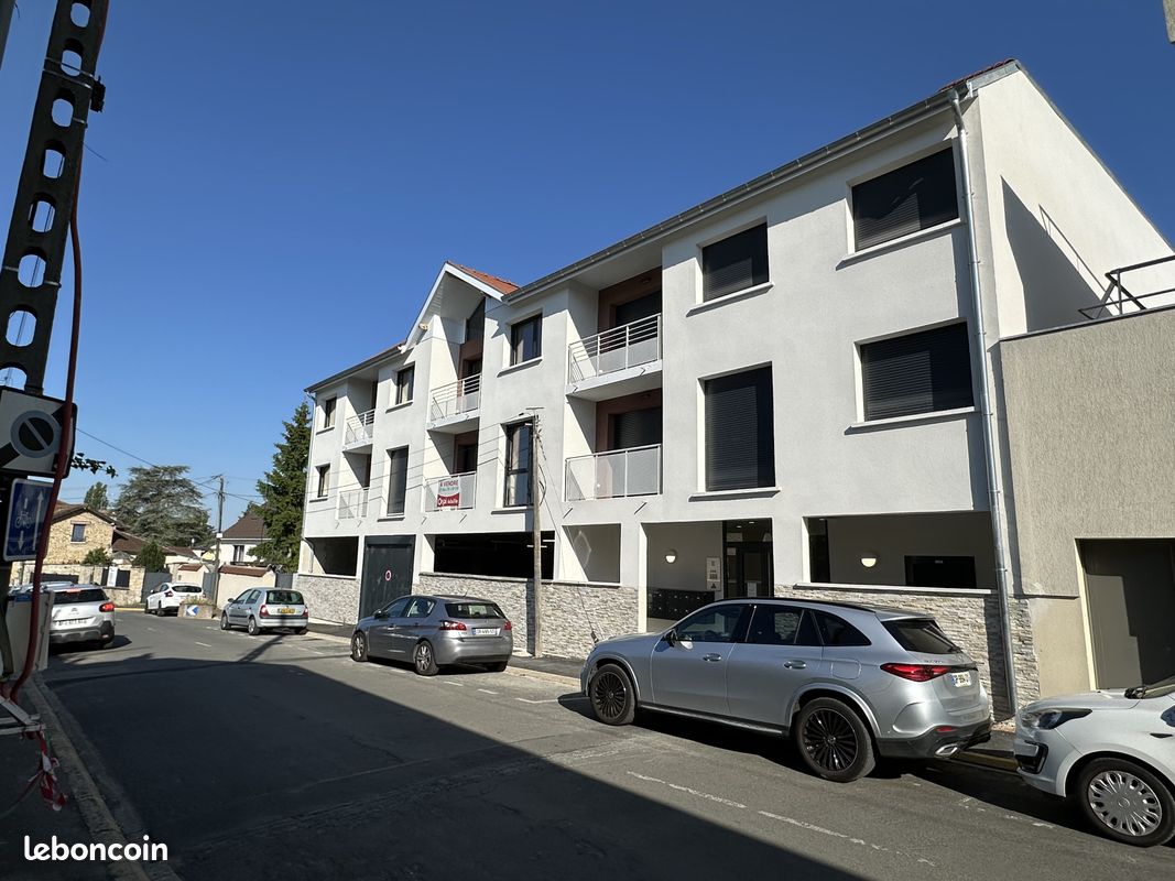 Appartement 3 pièces 64 m² · à Vaux-le-Pénil · 64 m² · 990 €