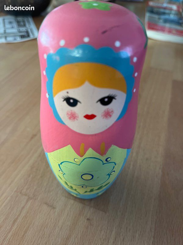 Poupée russe en bois (image 1)