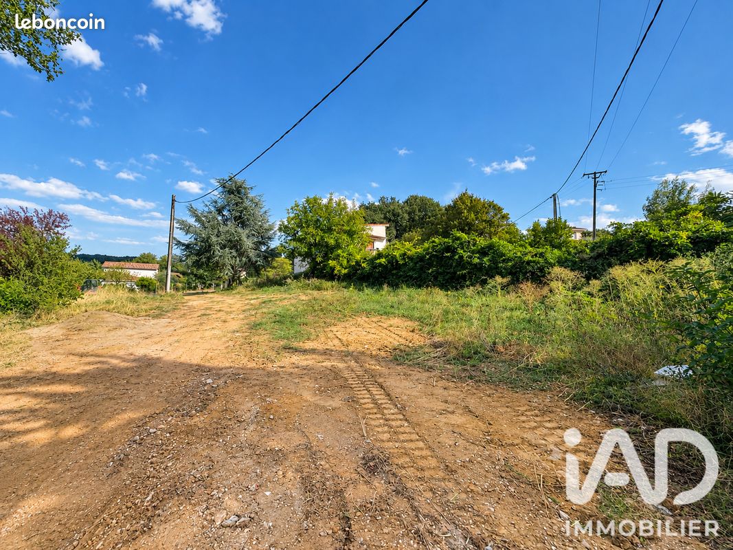 Terrain 550 m² · à Assieu · 550 m² · 108 000 €