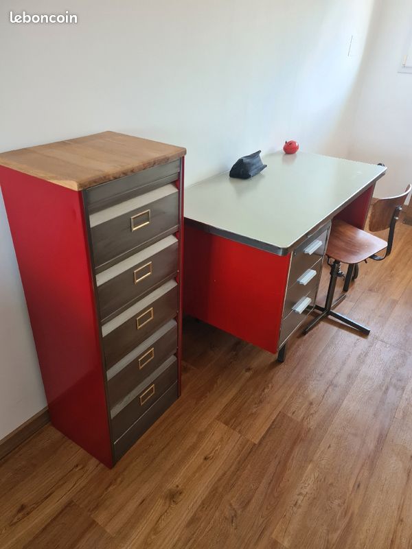 Ensemble bureau (image 1)