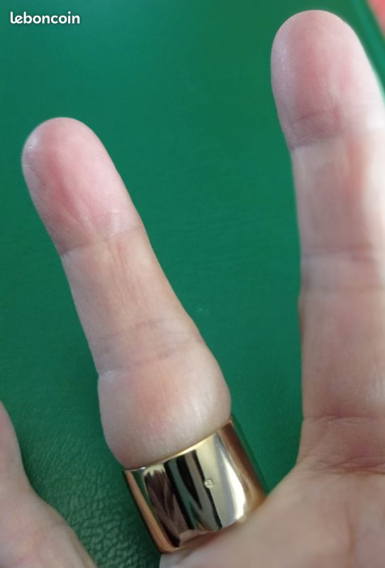 Bague plaqué or avec poinçon moderne et originale fleurs avec zirconium sur le dessus neuve (image 3)