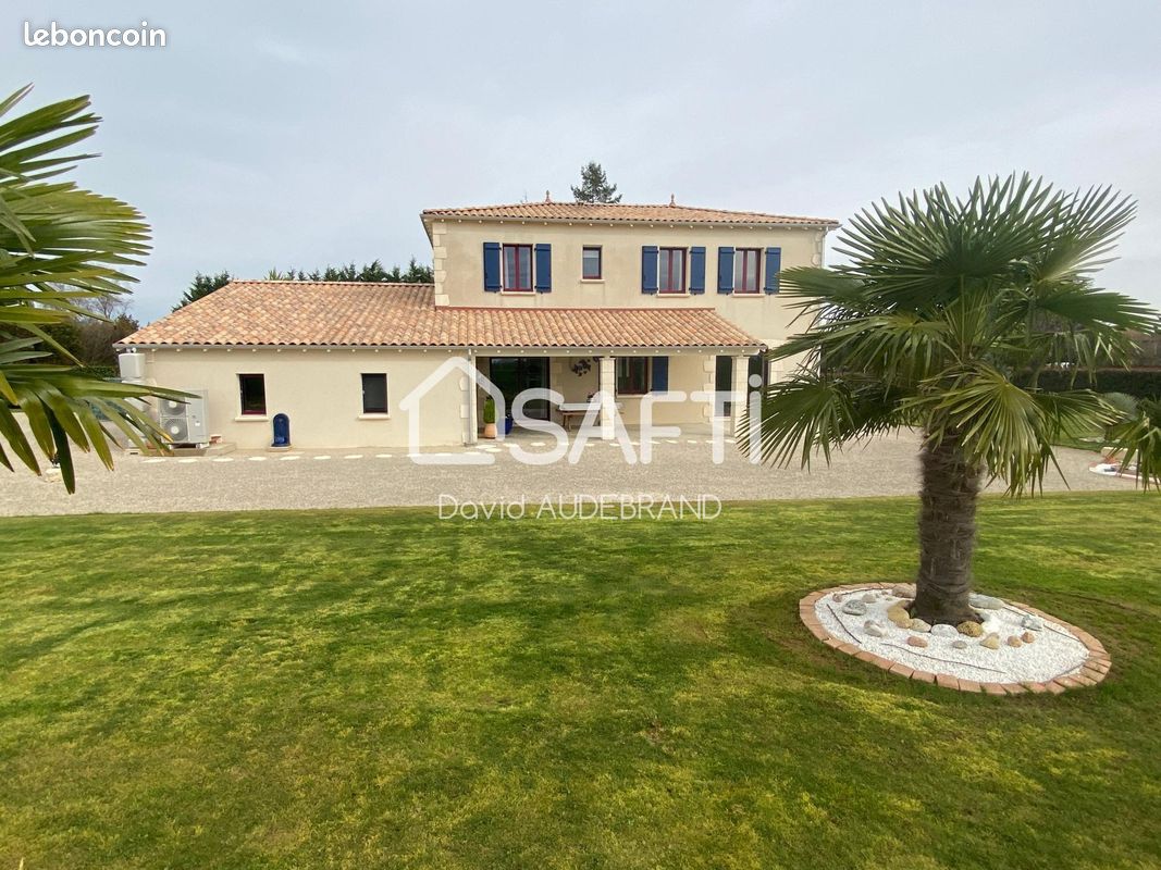 Pavillon 8 pièces 155 m² - Sauzé-Vaussais 79190 (image principale 0)