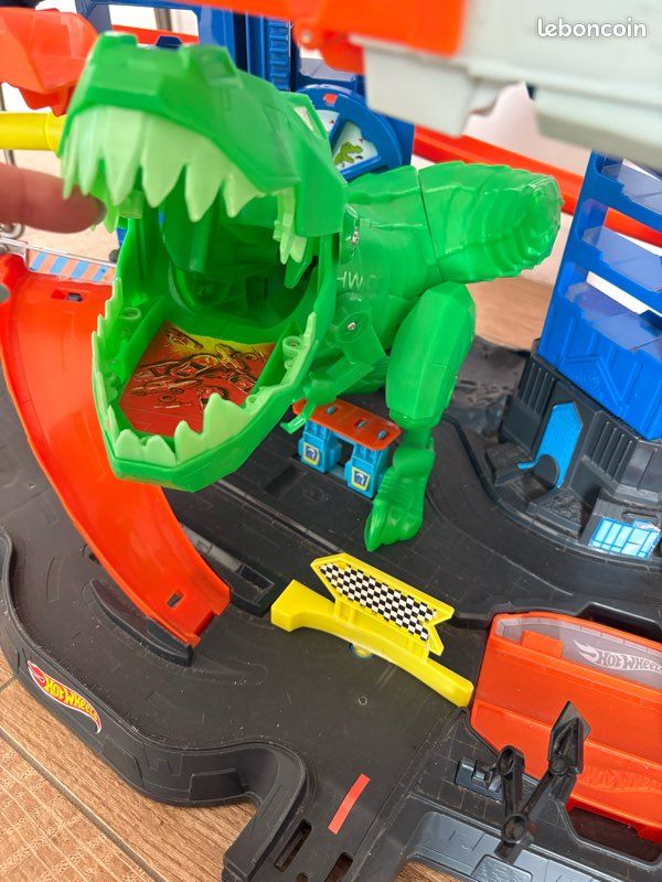 Garage ultimate dinosaure hotwheels (image 5)