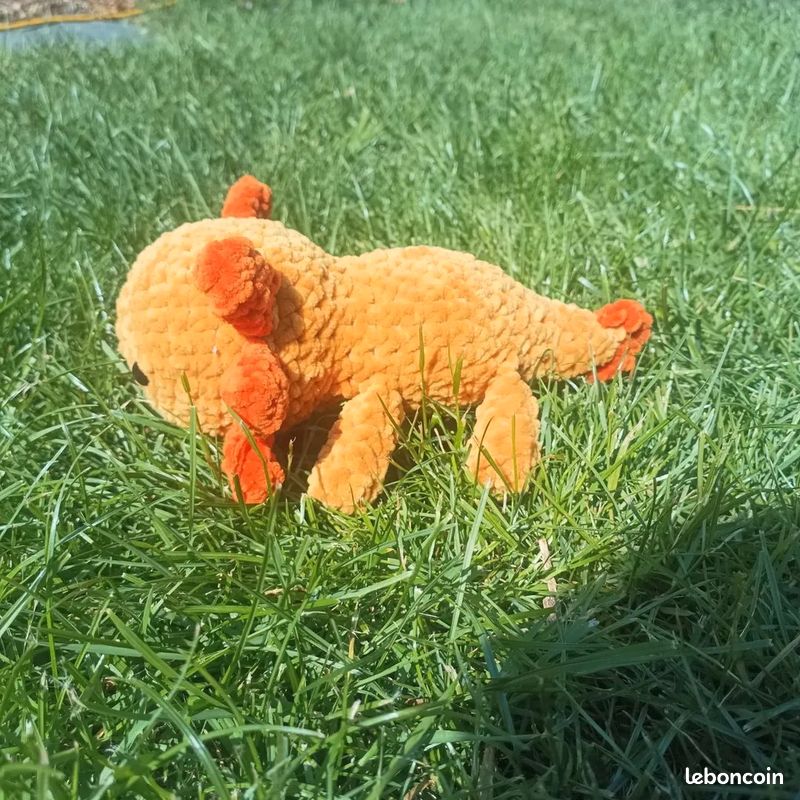 Peluches dinosaures et axolotl artisanales (image 8)