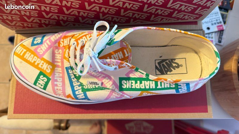 Vans édition limitée imprimé multicolore – Taille 45 (image 2)