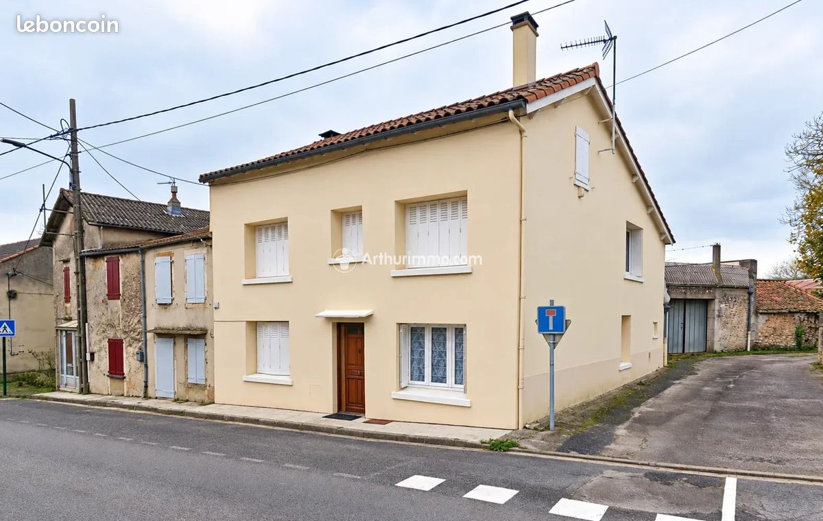 Maison 6 pièces 160 m² · à L'Hospitalet-du-Larzac · 160 m² · 233 000 €