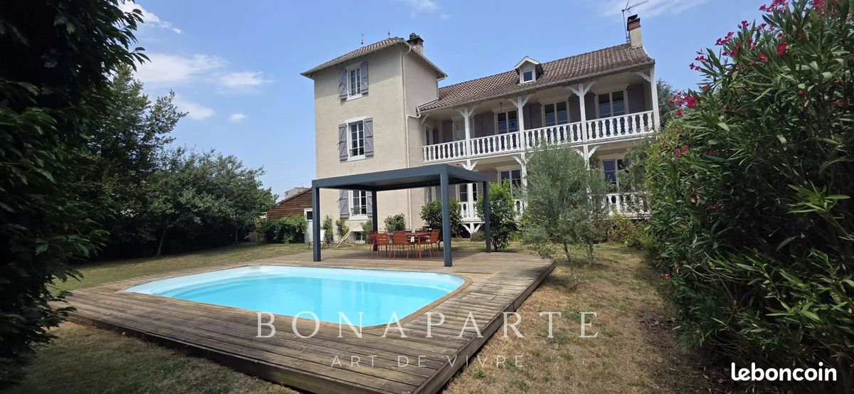 Maison 8 pièces 226 m² · à Jurançon · 226 m² · 790 000 €