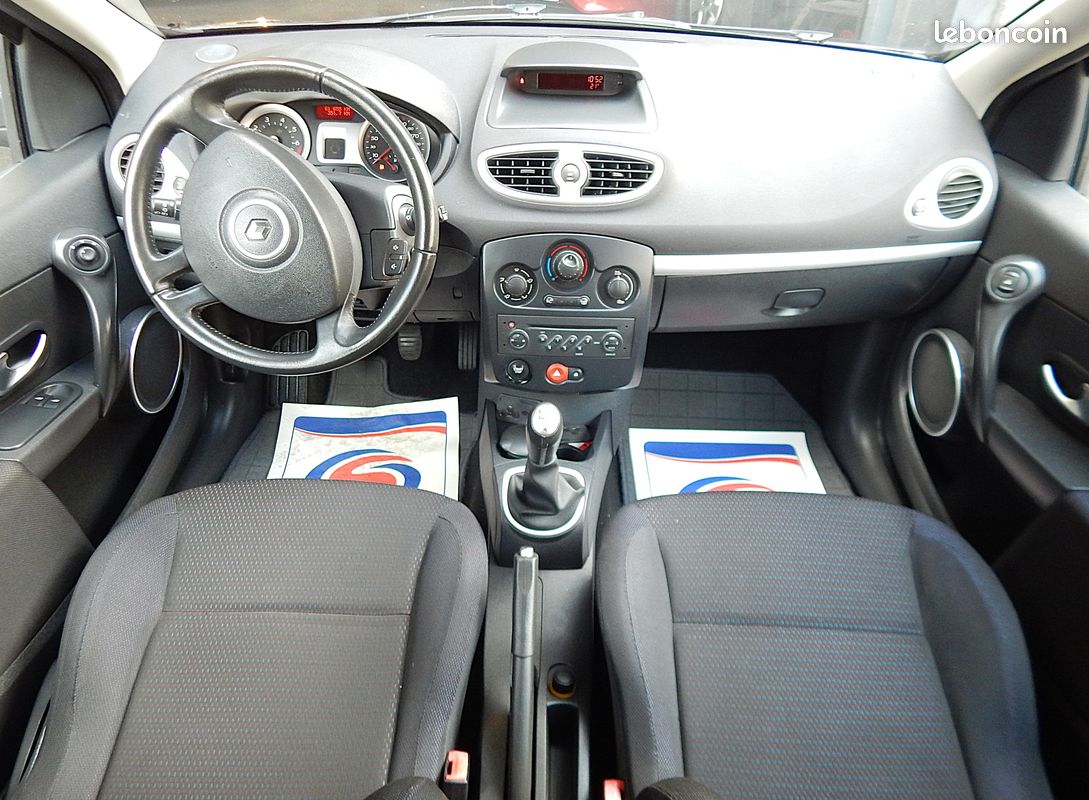 🚘️🚘️Renault clio 1,4L 16s 100cv confort dynamique 61 650km 🚘️🚘️ (image 4)
