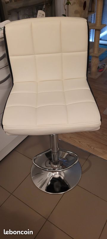 Table bar et fauteuils (image 5)