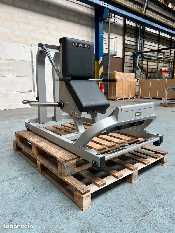 Technogym Crossover 500 reconditionné - Elliptique latéral pour un entraînement total