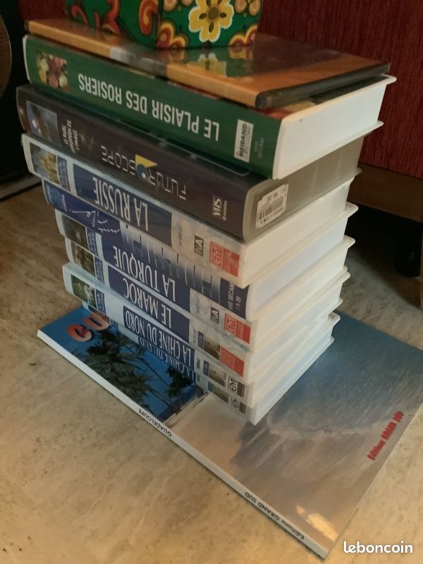 Lot d’environ 80 livres sur la médecine, la médecine douce, les régimes, le bien-être du corps, et sur différents lieux géographiques du monde…etc (image 17)