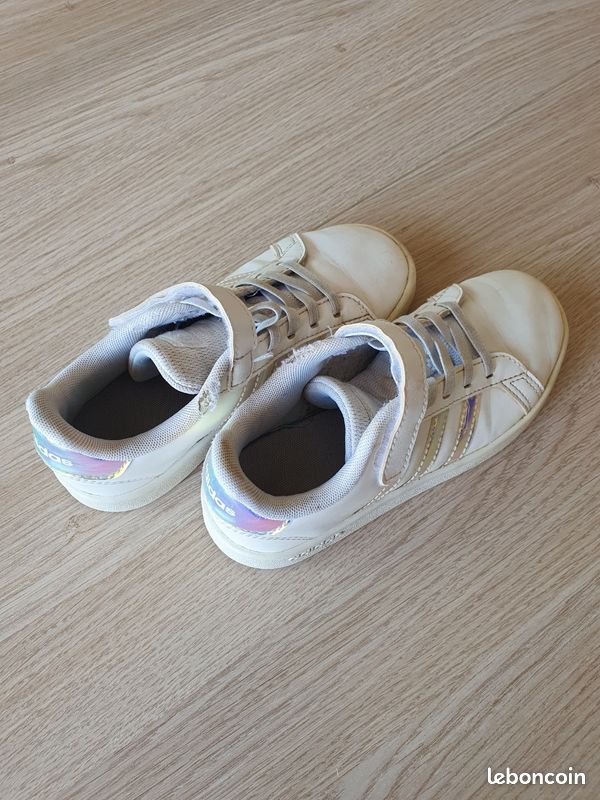 Baskets Adidas enfant taille 31 Chaussures