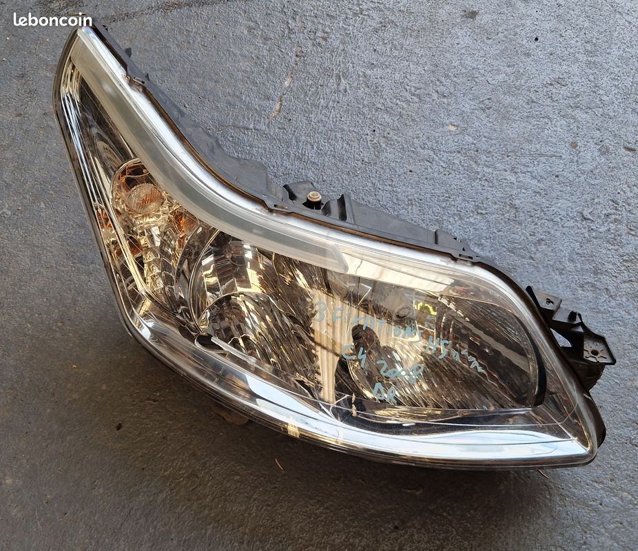 PHARE DROIT CITROEN C4 PHASE 1 2007 optique feu A REPARER (image 1)