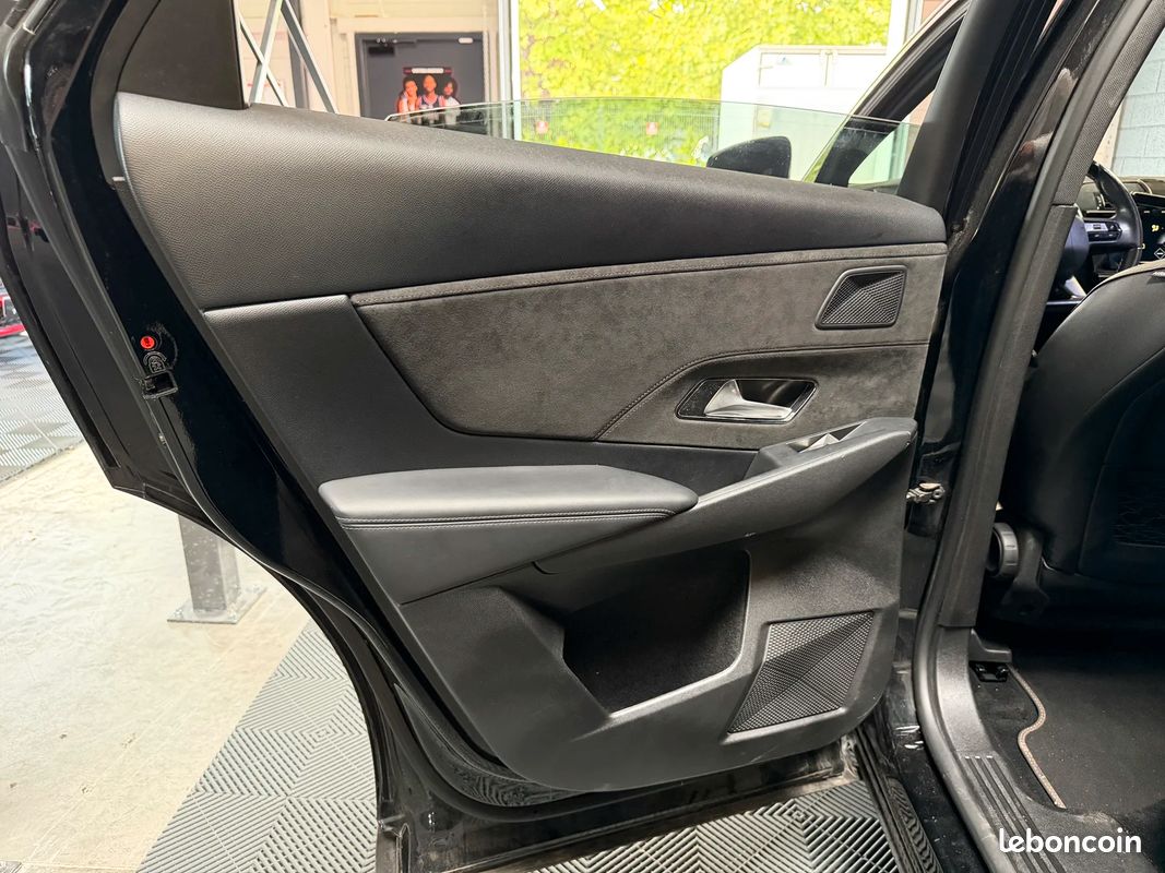 DS7 Crossback Performance Line 1.6 THP 225 EAT8 - Entretien suivi / Toit ouvrant / Attelage / CarPlay / Sellerie Cuir-Alcantara (image 17)