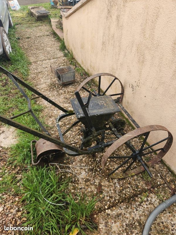 Ancienne charrue vintage (image 1)