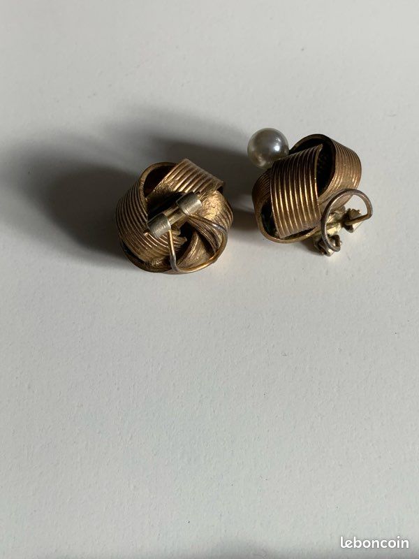 Boucles D'oreilles Clips Vintage Bouton Strié - Finition Or, Bijou Fantaisie Rétro