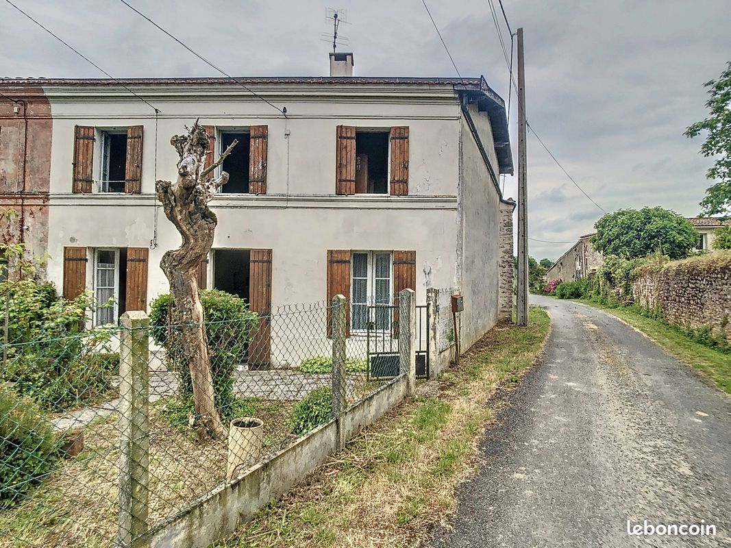 Maison 5 pièces 95 m² · à Cars · 95 m² · 80 000 €